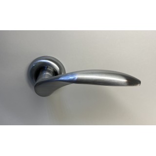 Ручка дверная на розетке EURO/FIN E-13-01 MAT.CHROME Ручка дверная на розетке EURO/FIN E-13-01 MAT.CHROME