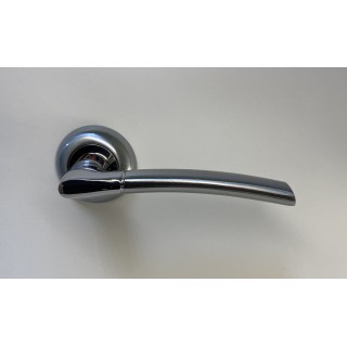 Ручка дверная на розетке EURO/FIN E-15-01 MAT.CHROME/P.CHROME Ручка дверная на розетке EURO/FIN E-15-01 MAT.CHROME/P.CHROME