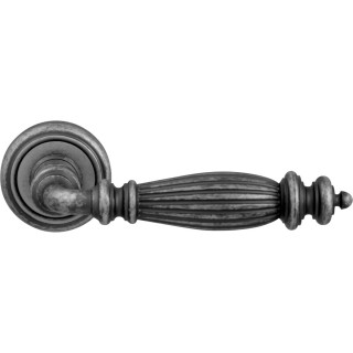 Дверная ручка на розетке Melodia 404 V Siena lines Античное серебро Дверная ручка на розетке Melodia 404 V Siena lines Античное серебро