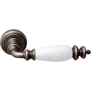 Дверная ручка на розетке 473 V Siena Античное серебро + керамика белая Дверная ручка на розетке 473 V Siena Античное серебро + керамика белая